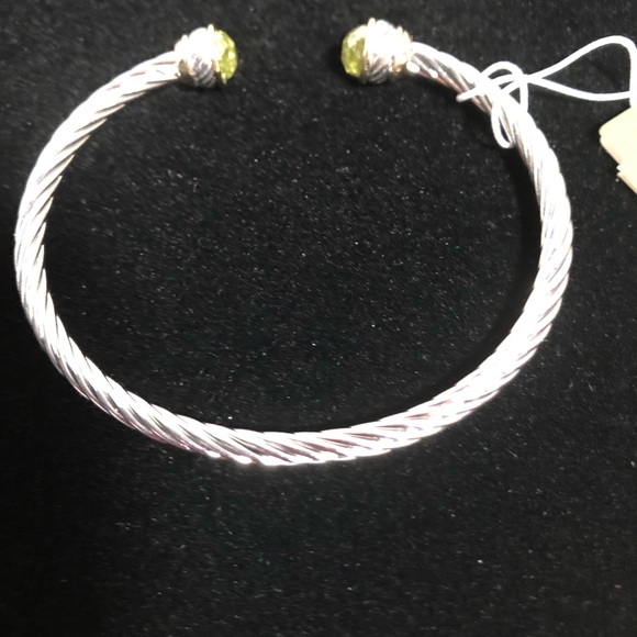 NWT Twisted Silver Bracelet with Peridot - Picture 6 of 8